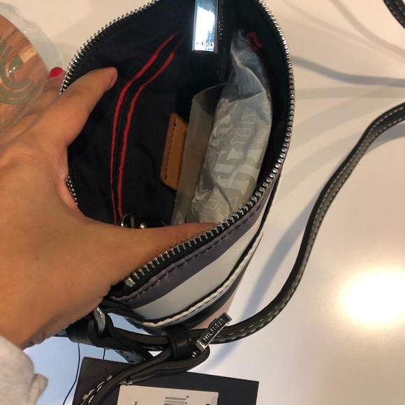 NWT Tommy Hilfiger crossbody bag - Picture 4 of 5